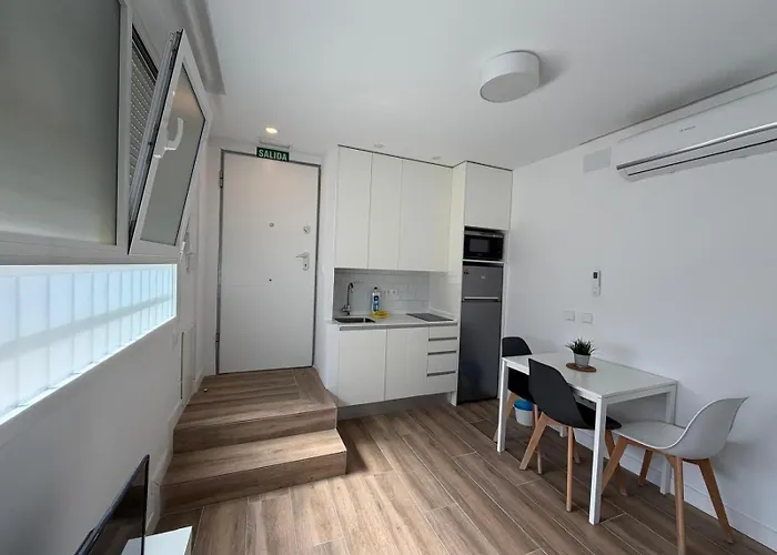 Bernabeu/ C.Universitaria Apartments