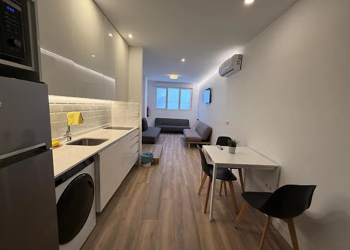 Bernabeu/ C.Universitaria Apartments